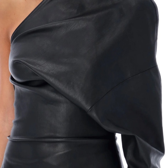 Rick Owens NWT FW23 Excellent
Luxor one-shoulder top Lambskin Leather
Black IT42 - Picture 2 of 9